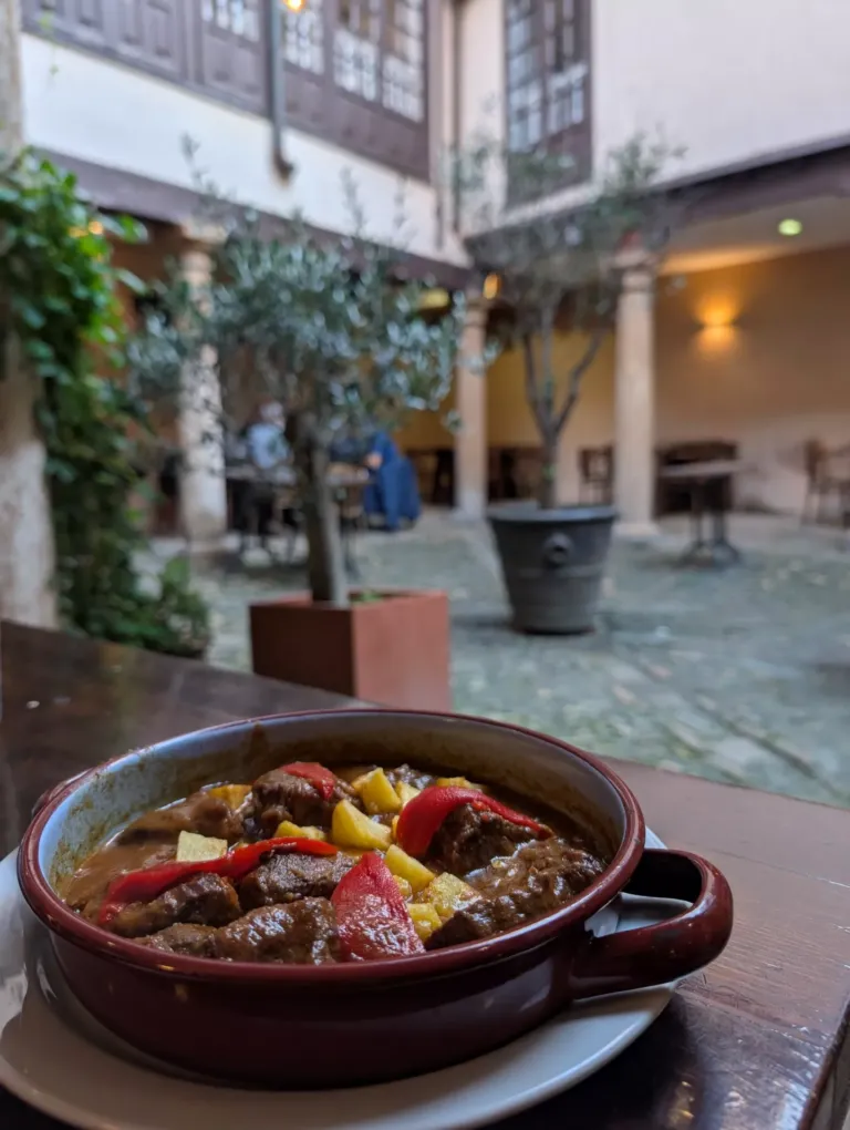 Cazuela con carne guisada