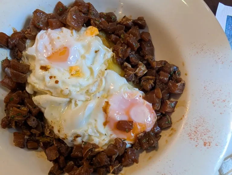 Plato con huevos fritos